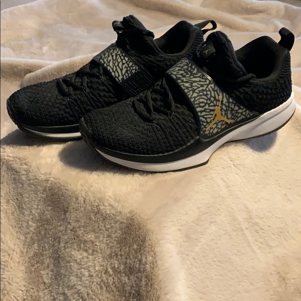 Men’s Nike Jordan Zoom zero gravity tennis shoes.